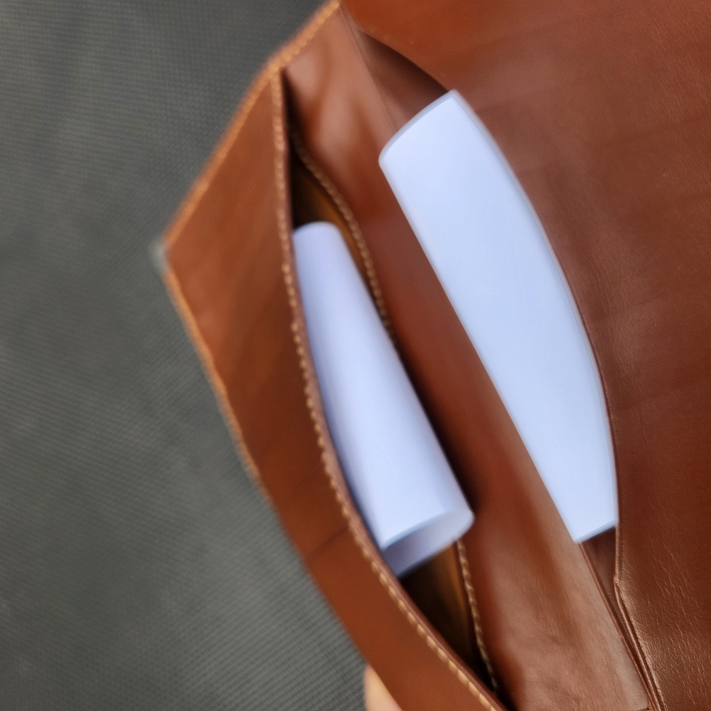 GUCCI Brown Leather GG Logo Checkbook and credit card cover Wallet - Picture 12 of 16